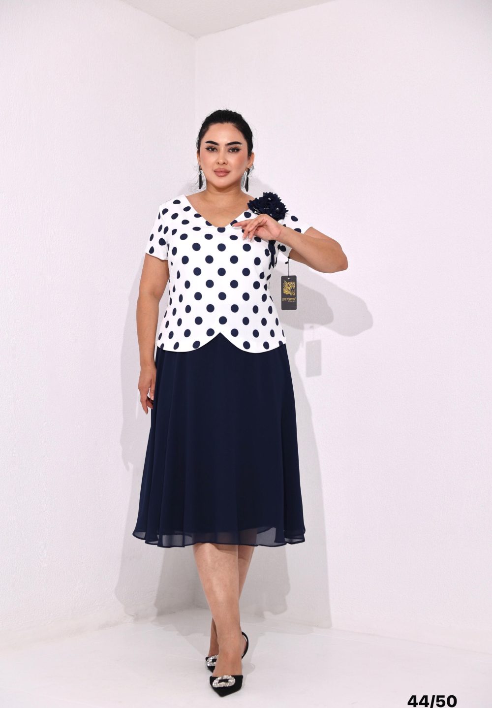 Skirt-suit with polka dot top.